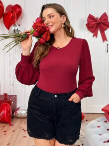 SHEIN Essnce Conjunto de atuendo de mujer talla grande para primavera y verano, apropiado para el Día de San Valentín, cumpleaños, fiestas, vacaciones de Mardi Gras y uso diario. Elegante body con mangas de gasa transparente en color rojo