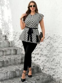 SHEIN Clasi 2pcs Set Women Plus Size Wavy Print Cinched Waist Blouse And Black Leggings, Elegant Outfit For Everyday Wear, Spring/Summer