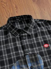 SWAVVY Camisa de manga corta para hombres, bloqueo de color negro y azul con diseño de patchwork y corte de forma