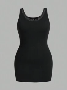 SHEIN Essnce 大码女式纯色撞色蕾丝圆领修身背心 - 黑與白 - 查看 7