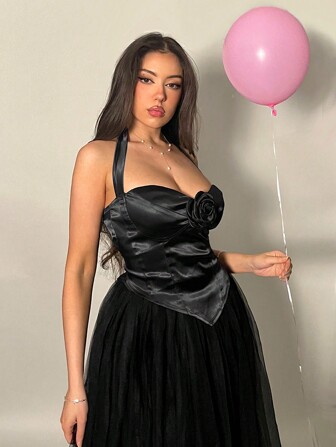 SHEIN Privé Elegant och romantisk modefest för kvinnor, semester, tillbaka till skolan, dejtkväll och bröllop/födelsedagsklänning, ärmlös Bodycon svart blommig blus med halsringning