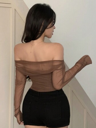 DAZY Blusa de mujer de malla elástica transparente con hombros descubiertos, blusa de manga larga para mujer de primavera/verano