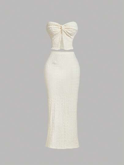 SHEIN MOD Conjunto de top tubo y shorts de punto texturizado beige para mujer, atuendo de primavera, atuendo de rave/festival, vestimenta occidental para mujer, atuendo de playa para mujer