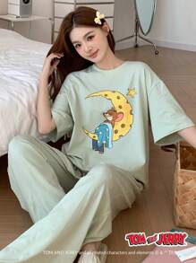 DAZY TOM AND JERRY X DAZY Conjunto de pijama de 2 piezas con parte superior de camiseta suelta estampada con dibujos animados y pantalón de pijama relajado con logo de letra estampado