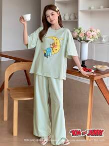 DAZY TOM AND JERRY X DAZY Conjunto de pijama de 2 piezas con parte superior de camiseta suelta estampada con dibujos animados y pantalón de pijama relajado con logo de letra estampado