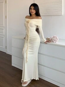 DAZY 3D Blumen Dekor Off-Shoulder Plissee Design Slim Fit Damen Nachtwäsche Pyjama