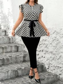 SHEIN Clasi 2pcs Set Women Plus Size Wavy Print Cinched Waist Blouse And Black Leggings, Elegant Outfit For Everyday Wear, Spring/Summer