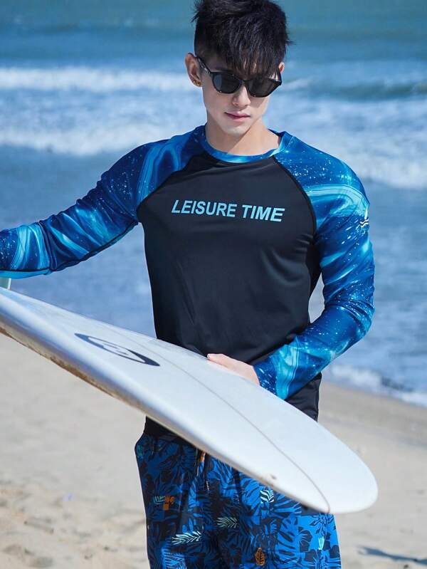 DAZY Camiseta de playa, surf y vacaciones para hombres con estampado de letras, parches y contraste de colores, para primavera/verano, estilo hawaiano