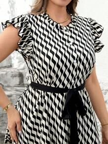 SHEIN Clasi 2pcs Set Women Plus Size Wavy Print Cinched Waist Blouse And Black Leggings, Elegant Outfit For Everyday Wear, Spring/Summer