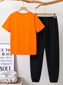 SHEIN Tween Boy Casual Comfortable Round Neck Feather Print Short Sleeve T-Shirt Paired With Solid Color Pants 2 Pieces Set
