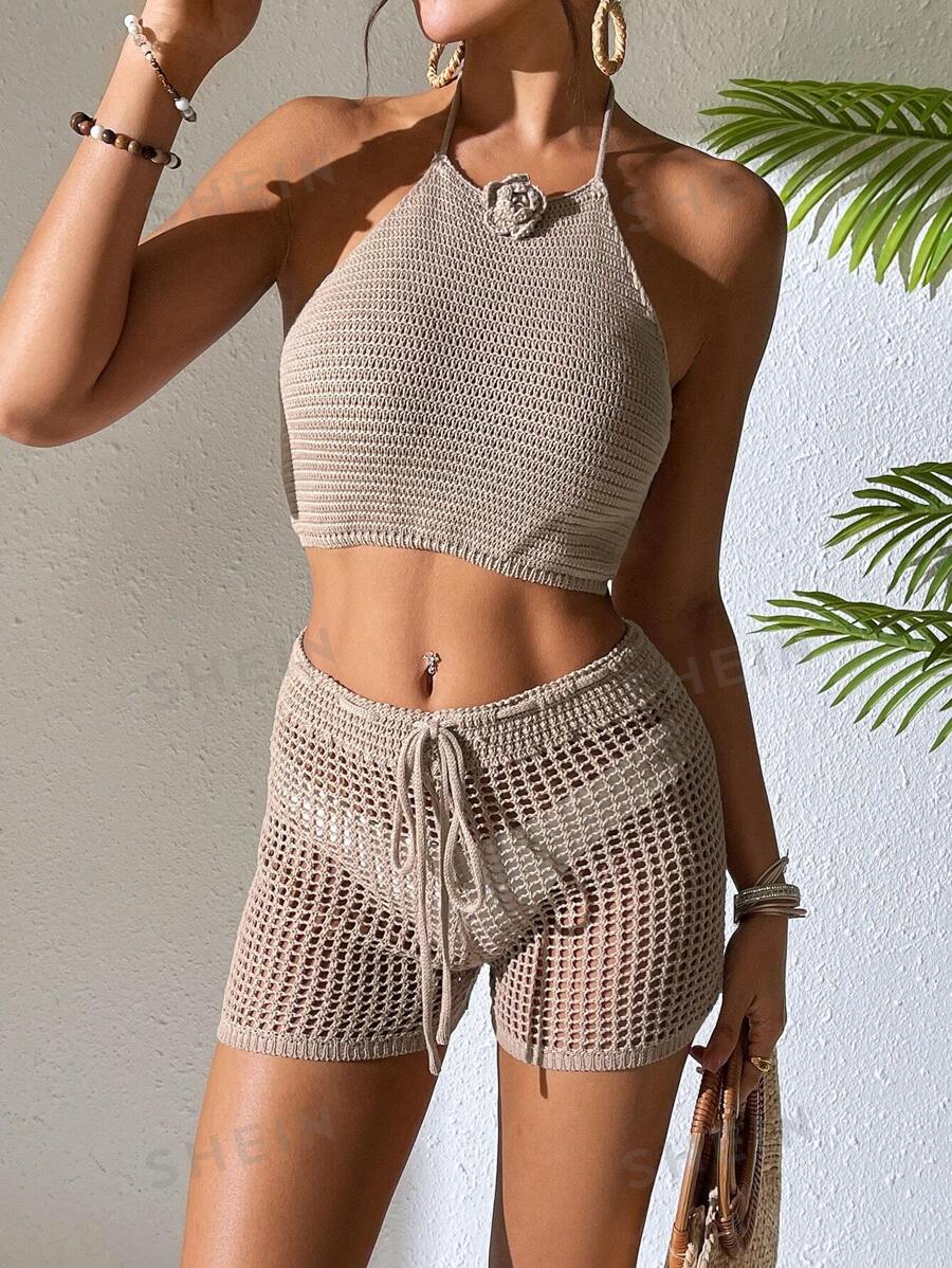 SHEIN Swim Conjunto de 2 piezas para mujer de top de punto con tirantes cruzados en la espalda y shorts de playa para vacaciones de primavera y verano, con pantalones de malla transparente con decoración de flores de ganchillo como cubierta de traje de baño