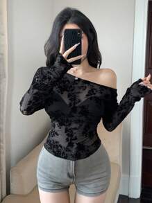 DAZY 女士薄纱网眼印花植绒不对称肩长袖上衣，秋季女装情人节款 - 黑色 - 查看 6