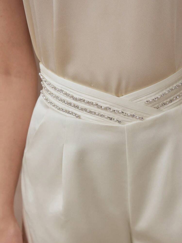 RHINESTONE DETAIL SLANT POCKET SHORTS