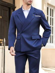 Manfinity Bizformal Conjunto de traje de chaqueta azul marino para hombres, ideal para uso diario en la oficina o eventos formales. La chaqueta presenta diseño de solapa chal y bolsillo asimétrico, con elegantes botones decorativos en el pecho. Este conjunto de dos piezas es un gran regalo para novios u esposos. - Azul Marino - Ver 7