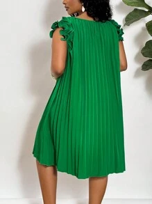 Slaydiva Plus Size Green Ruched Wavy Hem Sleeveless A-Line Dress For Spring/Summer Vacation - Green - View 2