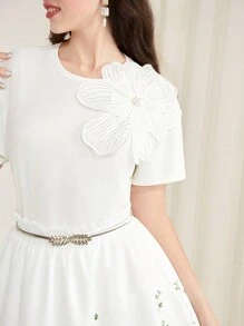 SHEIN Adolescente Fete Alb Culoare uni Elegant Zilnic Ocazional Vacanță 3D Decor cu flori Tricou cu mânecă scurtă cu gât turnu, Tricou pentru petrecere a timpului liber - alb - Vizualizare 3