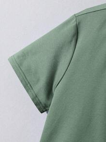 SHEIN 青少年男孩宽松运动圆领图案印花短袖 T 恤和短裤套装 - 綠色 - 查看 3