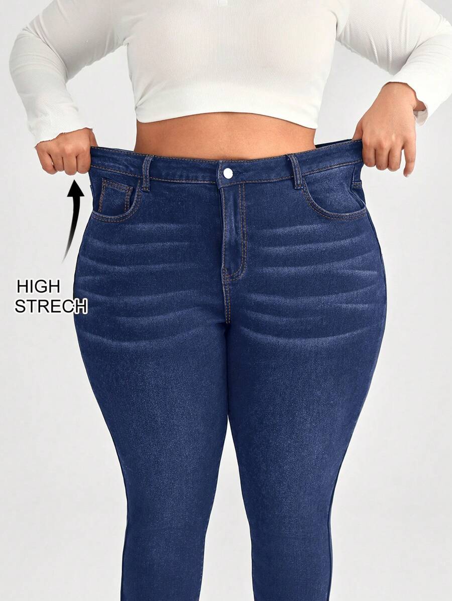 SHEIN CURVE+ 黑色加大码牛仔裤 紧身弹力长裤 经典百搭 - 中等水洗藍 - 查看 1