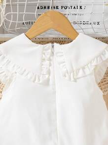 The New Style Of Short-Sleeved Chiffon Top With A Bowknot For Young Girls. It Features A Bubble Hem, Is Comfortable, And Represents The Fashion , Being Elegant, Sweet, And Cute, A Must-Have For Daily Wear