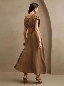 Anewsta 优雅腰部花卉装饰收腰褶皱设计连衣裙，适合度假、海滩、节日、波西米亚风外出度假等场合，女士必备。 - 咖啡棕 - 查看 2