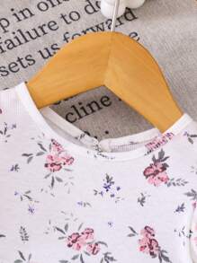 2 Stück/Set Baby Mädchen 0-3 Jahre Kleinkind Lässig vielseitig bequem Ditsy Blumen & gerippter gestrickter Volantärmel Top und Shorts Set