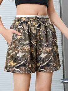 SHEIN Pantalones cortos deportivos informales para niñas preadolescentes con estampado de camuflaje y cintura con múltiples capas, ropa de calle de moda, de vuelta al colegio, eventos deportivos