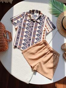 SHEIN Set da 2 pezzi per ragazzi giovani, composto da camicia maniche corte con stampa geometrica casual e pantaloncini corti di colore unito