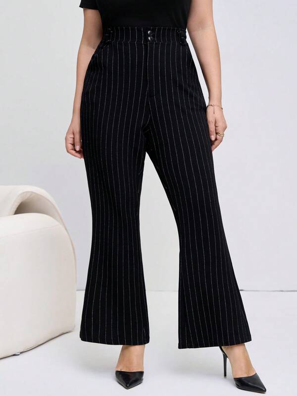 SHEIN Clasi Pantalones de campana de rayas minimalistas con botones delanteros talla grande, modelo talla grande vendido