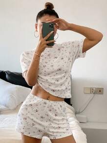 Livesso Dames pyjamaset met bloemenprint, ronde hals, korte mouwen en korte broek