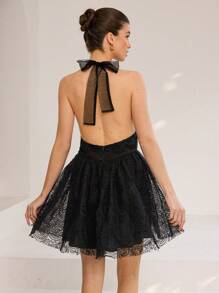 GENKIRA Vestido mini elegante francés sin mangas con escote profundo en V, fruncido, vuelo pronunciado en la Bottom y cintura ceñida - Negro - Ver 2