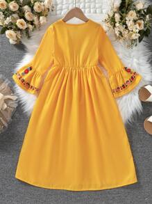 Young Girl Vacation Bohemian Retro Embroidered V-Neck Long Sleeve Dress