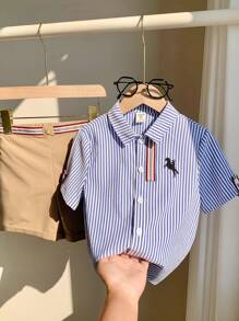 SHEIN 年轻男孩 2 件/套超值套装休闲运动学院风彩色条纹 Polo 领短袖衬衫和卡其色梭织短裤，适合日常、春夏季、运动、户外、校园、派对、节日、拍照、返校季 - 藍色 - 查看 5