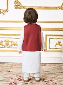 SHEIN 2 件套男婴套装：传统图案立领白色长袍和圆领红色背心，适合春夏季 - 白色 - 查看 2