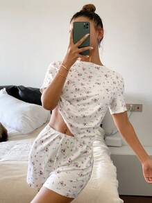 Livesso Dames pyjamaset met bloemenprint, ronde hals, korte mouwen en korte broek