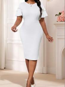 SHEIN Lady Vestido elegante de talla grande para fiestas, de unicolor, con mangas con volantes y ajustado. Ideal para el Día de San Valentín, primavera, verano y otoño. Vestido de novia elegante con cuello redondo, encaje de contraste y para invitados de boda. Ropa para el Día de San Valentín.