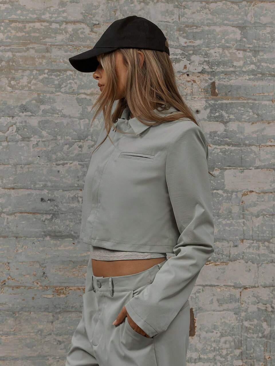 Camicia corta estiva con chiusura lampo, tasche, colletto e vestibilità ampia