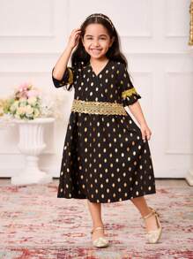 SHEIN 年轻女孩贵族风格可爱 V 领黑色和金色波尔卡圆点蕾丝中袖收腰金色下摆连衣裙，日常穿着兄弟姐妹装搭配服装（3 件单独出售） - 彩色 - 查看 5