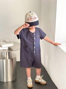 SHEIN Little Byeori Bộ đồ liền thân vải lanh màu xanh nước biển họa tiết dễ thương cho bé trai, thích hợp cho đi chơi, du lịch, đi học, mùa xuân/hè - Màu xanh lam - Xem 4