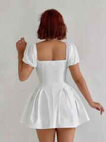 Sweetina Vestido Curto Sexy Modelo Peplum de Linha A com Decote Quadrado e Costas Abertas para Festa - Branco - Visão 2