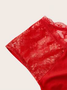 SHEIN ICON Blusa de punto de manga raglán de cuello en V de manga corta para el Día de San Valentín, talla grande, con aplicación de encaje rojo - Rojo - Ver 5