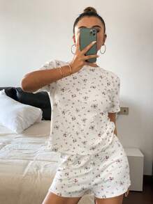 Livesso Dames pyjamaset met bloemenprint, ronde hals, korte mouwen en korte broek