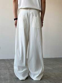 Manfinity Hypemode Pantaloni casual per uomini giovani, articolo versatile INS: Pantaloni dritti a gamba ampia in tessuto opaco plissettato bianco, vestibilità morbida con bottoni e zip, pantaloni unisex adatti per coordinati di coppia, regalo per il fidanzato. Pantaloni boyfriend ampi e morbidi.