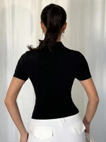 Calvaya Elegante casual T-shirt met korte mouwen en metalen knoopsluiting voor dames