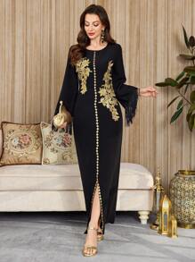 Al Najma 长袖阿拉伯风格连衣裙，配有贴花和流苏袖口细节