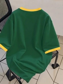 Manfinity Campus Court 男士拼布 T 恤 Manfinity Hypemode，绿色和黄色巴西足球运动元素和字母印花图案，撞色拼布短袖 - 彩色 - 查看 2