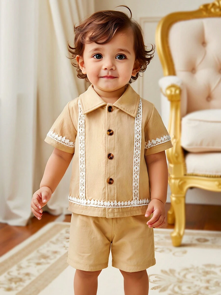 Conjunto de top de manga corta con parche de encaje y pantalones cortos de verano para bebé niño