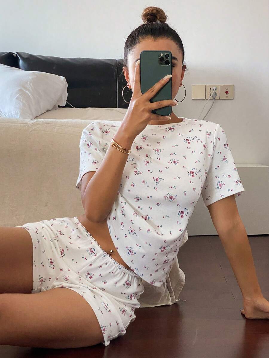Livesso Dames pyjamaset met bloemenprint, ronde hals, korte mouwen en korte broek