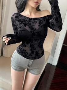 DAZY 女士薄纱网眼印花植绒不对称肩长袖上衣，秋季女装情人节款 - 黑色 - 查看 4