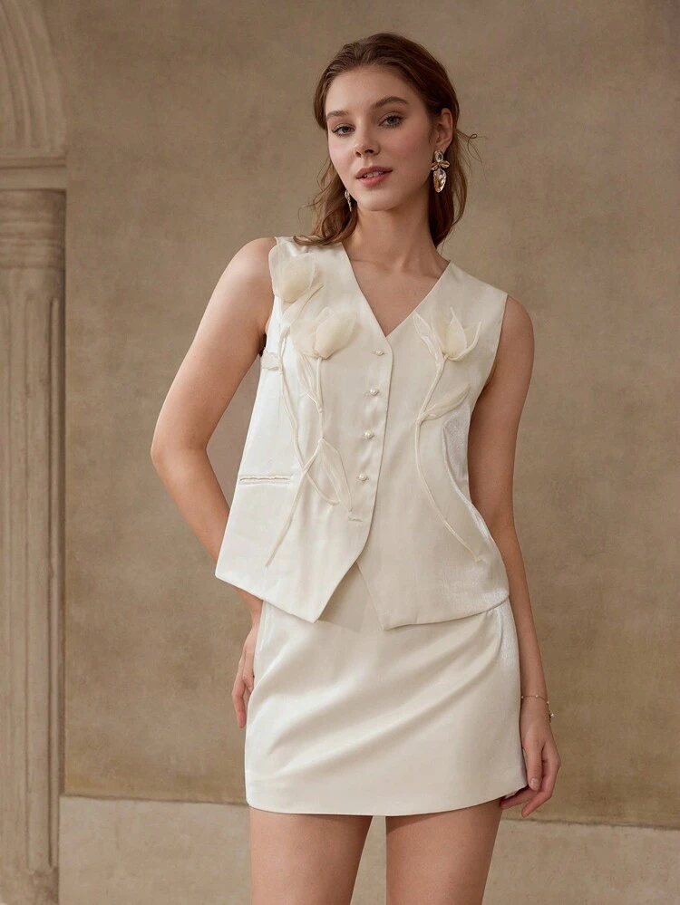 V-NECK HANDMADE FLORAL PATCHED BLOUSE