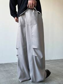 Claim Dot 男士休闲装，这款宽松的摩卡棕色长裤采用类似亚麻质感的印花面料，后腰处饰有创意褶裥设计。这款长裤清爽透气，是春夏的理想之选，也非常适合情侣搭配，是送给男友或老公的绝佳礼物。